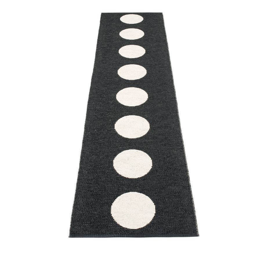 Pappelina Vera -  Black · Vanilla - 70 x 300 cm