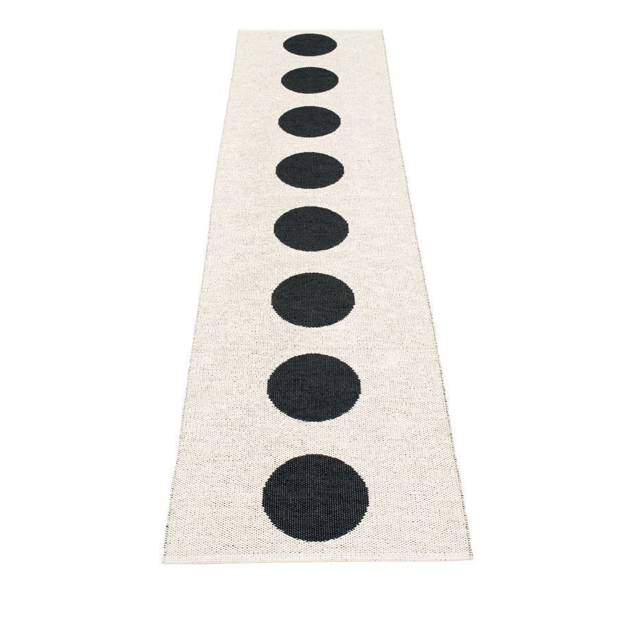 Pappelina Vera -  Black · Vanilla - 70 x 300 cm