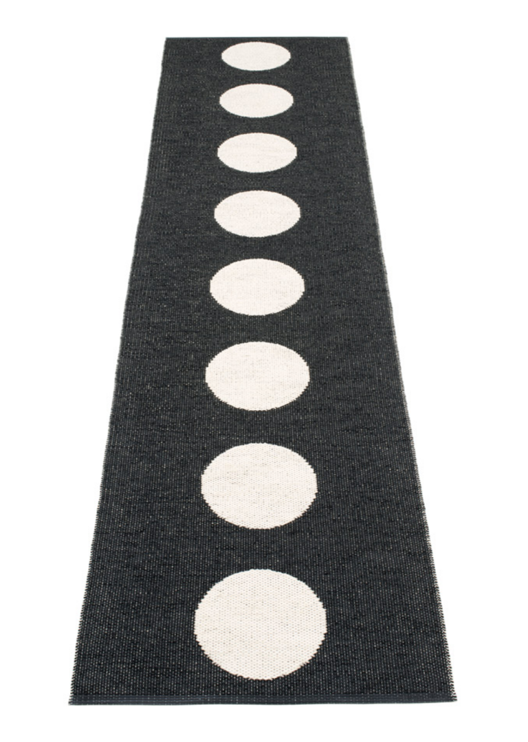 Pappelina Vera-Black · Vanilla-70 x 375 cm