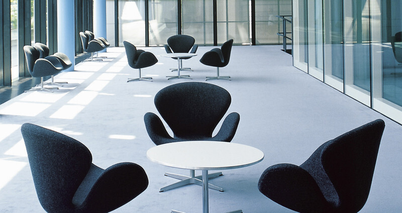 Fritz Hansen A222 Tischserie Säulenfuss