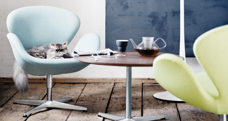 Fritz Hansen A222 Tischserie Säulenfuss