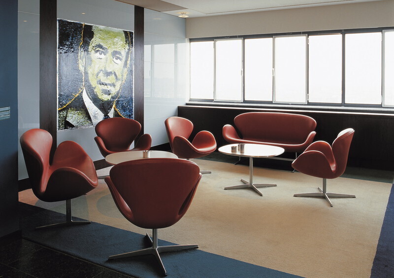 Fritz Hansen A222 Tischserie Säulenfuss