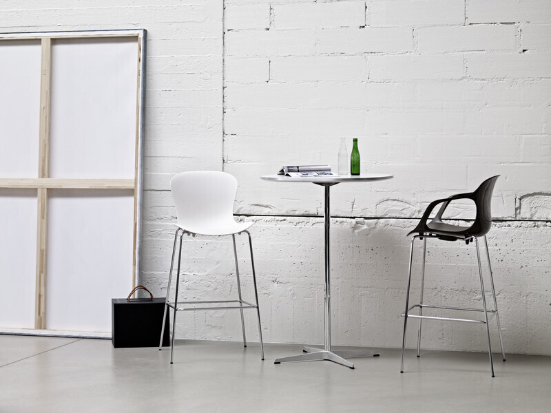 Fritz Hansen A222 Tischserie Säulenfuss