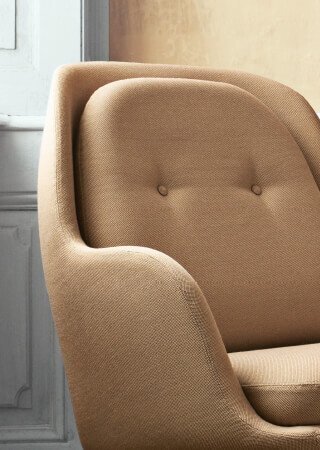 Fritz Hansen Fri™ JH5 Loungesessel aus Stoff