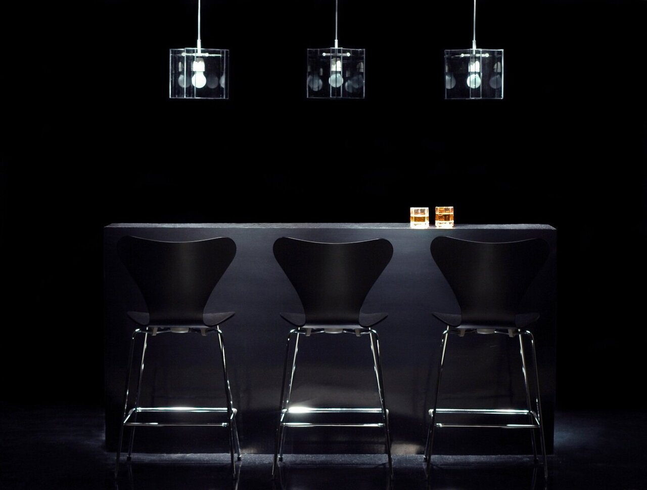 Fritz Hansen Serie 7™ 3187 - Gefärbte Esche - Theckenhocker
