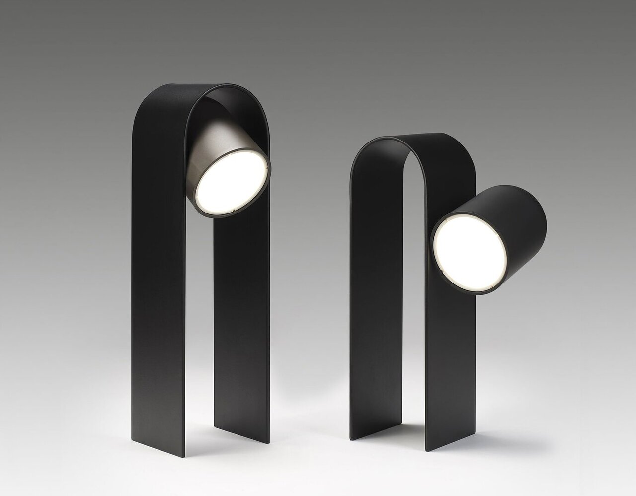 Lumina Perdue Arc 25 - Tischleuchte - Mattschwarz