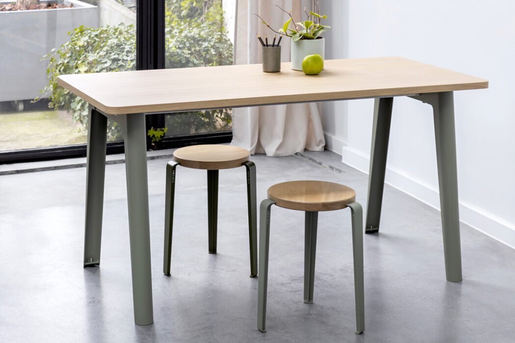 Tiptoe NEW MODERN desk – eco–certified wood