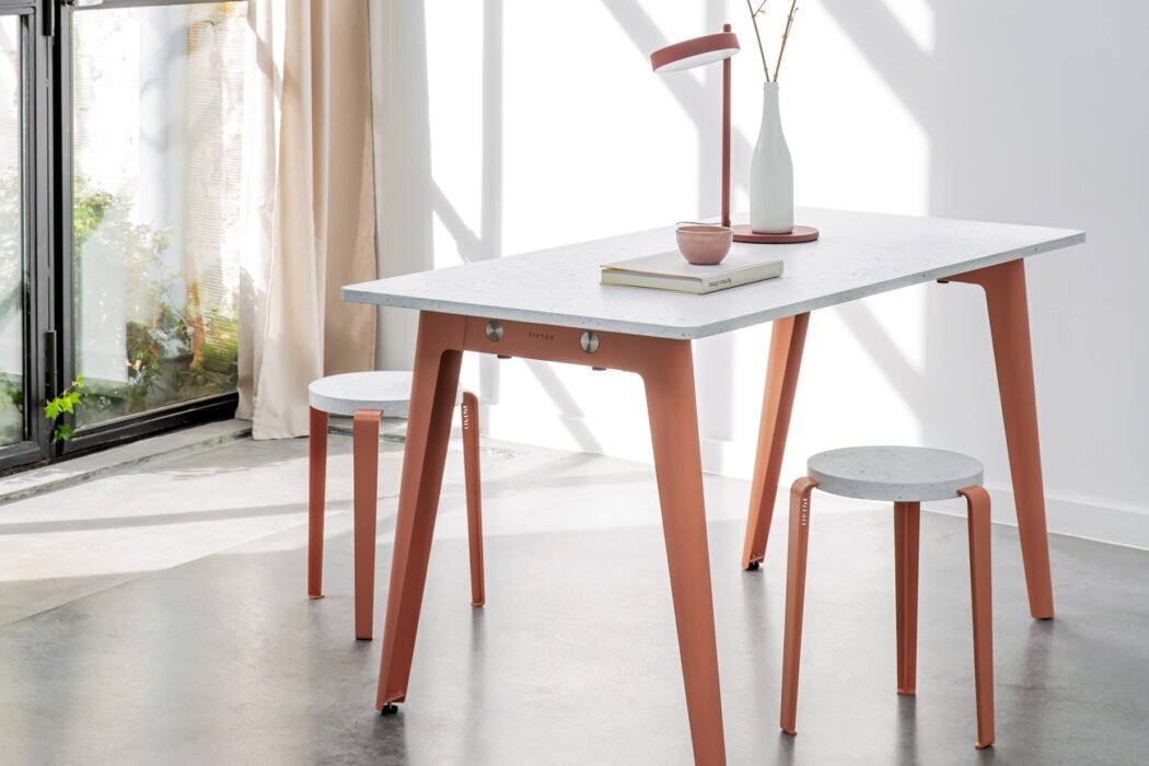 Tiptoe NEW MODERN desk – recycled plastic