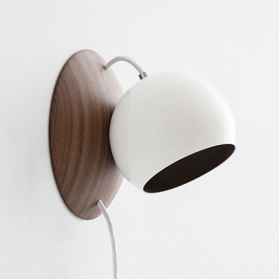 Iumi Orbit Wandlampe - Nussbaum-Weiss