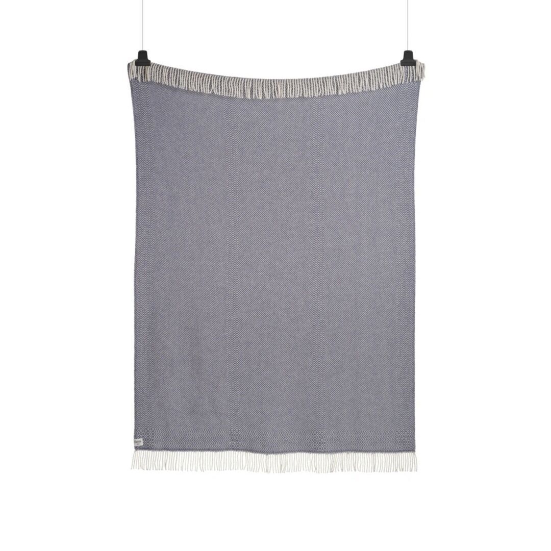 Røros Tweed Lammwolldecke Kattefot 140 x 220 cm von Røros Tweed Mitternachtsblau