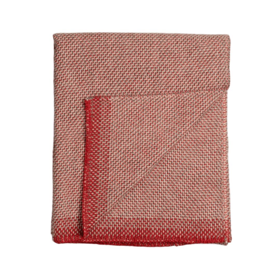 Røros Tweed Lammwolldecke Una 150 x 200 cm von Røros Tweed Hellrot