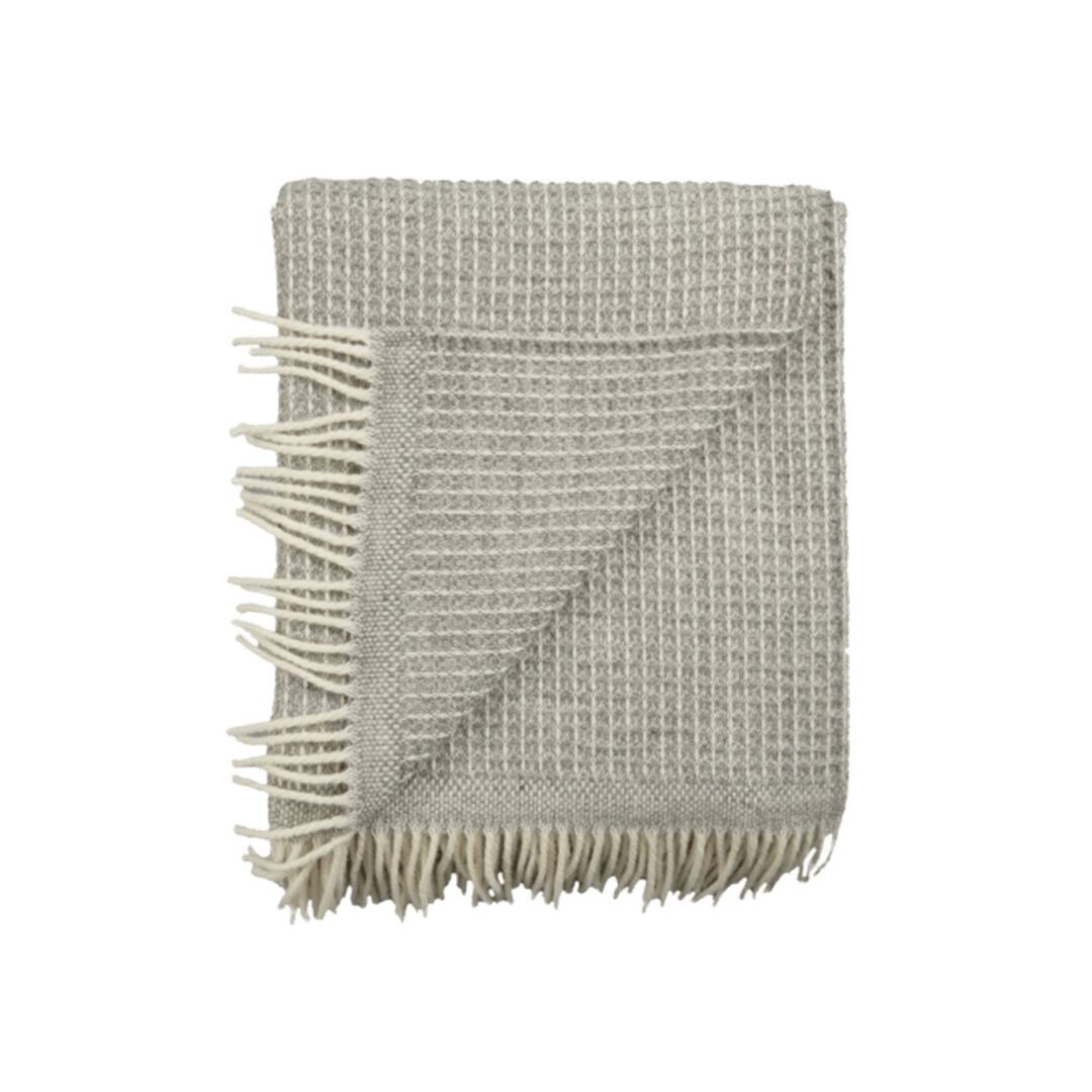Røros Tweed Lammwolldecke Vega 150 x 210 cm von Røros Tweed Grau