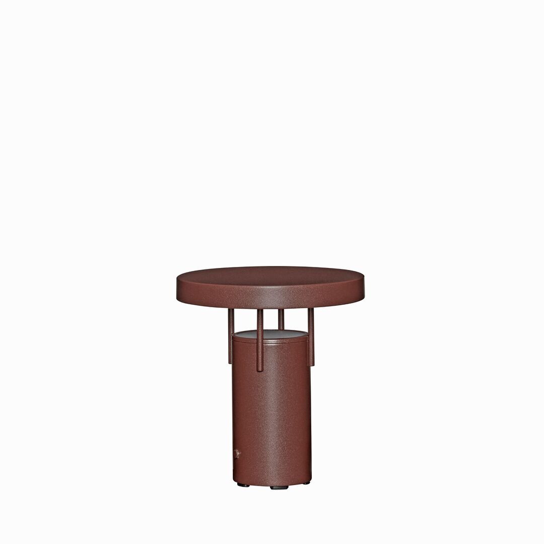 Hübsch  BringMe Tragbare Lampe von Hübsch Metallic Bordeaux