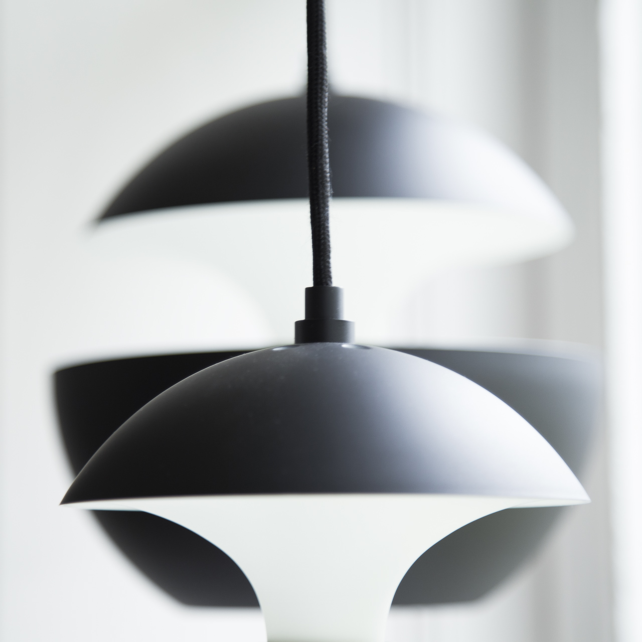 Leuchte Here comes the Sun Schwarz DCW Editions
