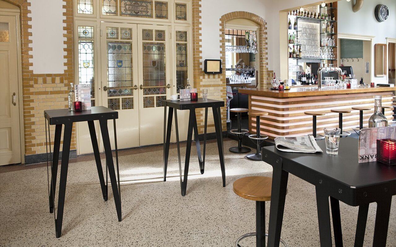 Functionals Lloyd High Table