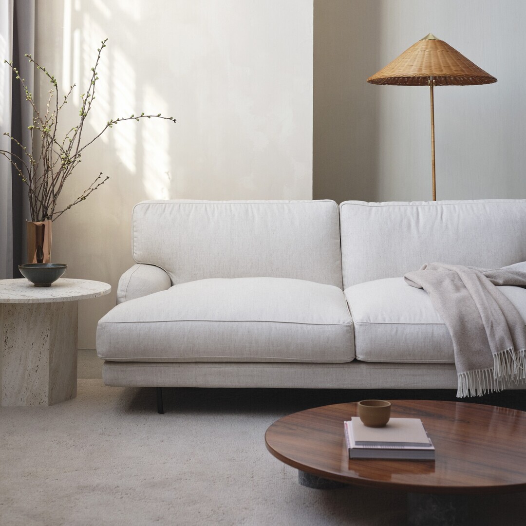 Gubi Gubi Flaneur 2.5-Sitzer Sofa mit Armlehne