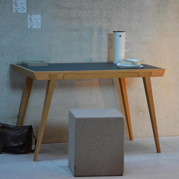 Desk Tisch