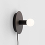 Lambert & Fils Wandleuchte 'Dot' Schwarz, Anschluss via Steckdose, Schwarz