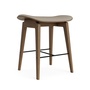 Norr11 NY11 Stool - Upholstery Perlbeige 220 - Hallingdal 65, Eiche hell geräuchert, H: 45 cm