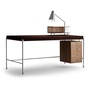 Carl Hansen & Søn Arbeitstisch 'Society Table' Braun 2068 - Leder 'Freja', Walnuss klarlack, B: 140 cm / T: 70 cm 