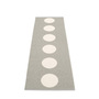 Pappelina Vera - Warm Grey · Vanilla - 70 x 225 cm