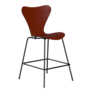 Fritz Hansen Serie 7™ 3187 - Lack - Theckenhocker-Black (190)-Venetian Red (670/675)