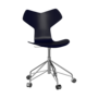 Fritz Hansen Grand Prix™ 3131 - Lack - Drehstuhl: Chrom - Midnight Blue (890/895)